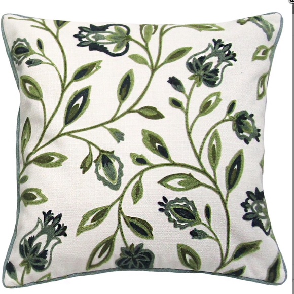 🌿🌱🍃  Bundle of 2 Accent Pillows 🍃🌱🌿 - Picture 6 of 7